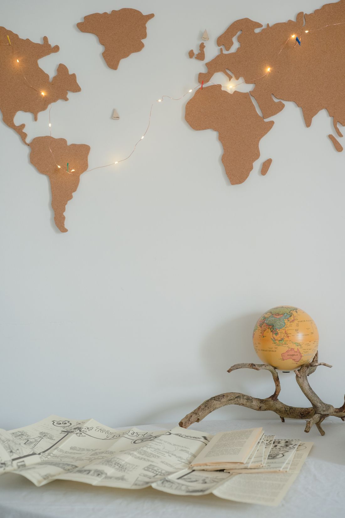 Mapa del mundo y globo terráqueo